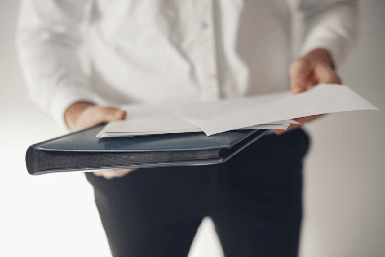 Trabalhei em dois empregos ao mesmo tempo. Posso pedir revisão da aposentadoria? - Benefícios do INSS