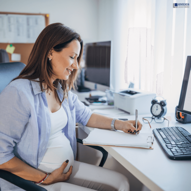 DIREITOS DA GESTANTE NO TRABALHO: Uso irrestrito do banheiro no ambiente de trabalho - direito trabalhista DIREITOS DA GESTANTE NO TRABALHO: Uso irrestrito do banheiro no ambiente de trabalho - direito trabalhista